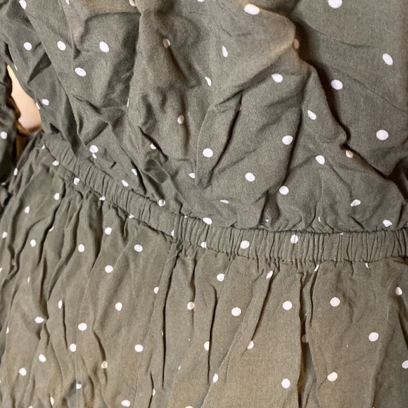 💖 2/$25 Abercrombie & Fitch Knot Front Ruffle Romper - Picture 7 of 9